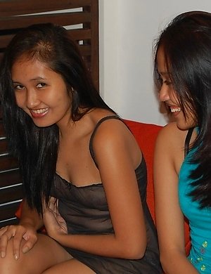Hot Asian girls Jehhan and Mika